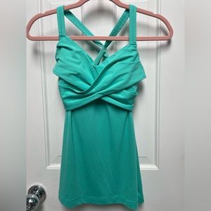 43 Lululemon top, green/blue size 2-4 with sport bra